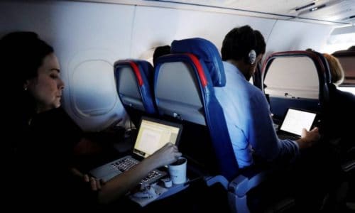 Laptops e tablets serão proibidos a bordo em voos